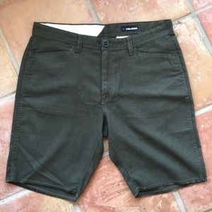 Green Volcom shorts 34